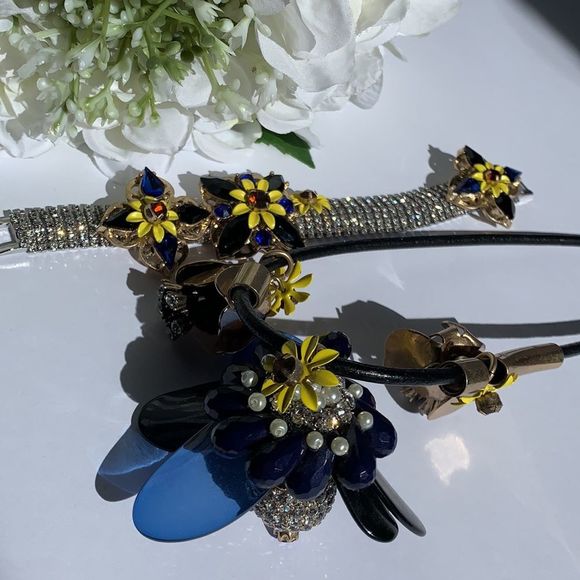 πππBanana Republic set of necklace and bracelet πππ - Picture 10 of 14